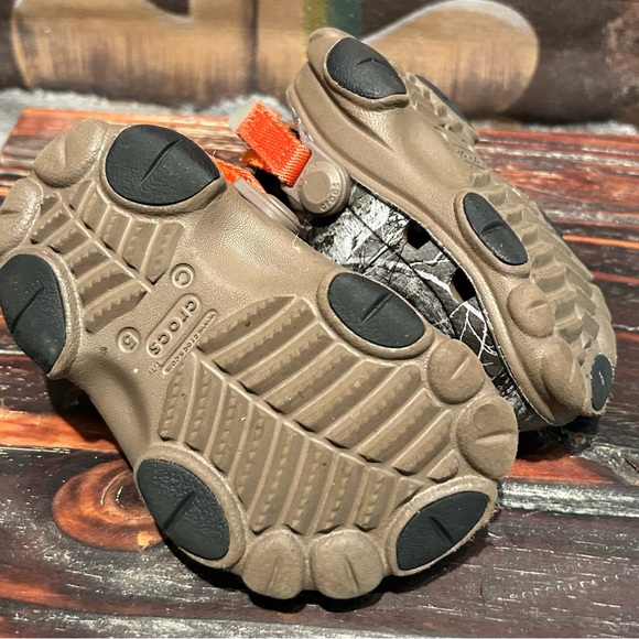 Boys infant toddler size 5  all terrain real tree crocs - Picture 8 of 8